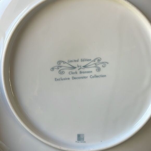 Clark Bronson Set of 6 Decorative Plates with Case - Picture 8 of 16